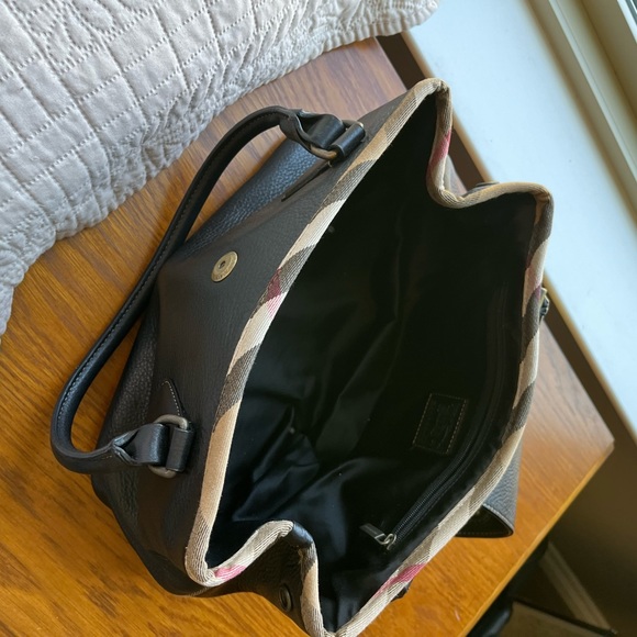 Burberry Black purse great condition like new color black - Picture 6 of 13